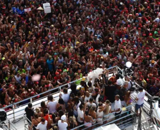 Ivete, Brown, Baiana e Ilê dividem Castro Alves na abertura da folia