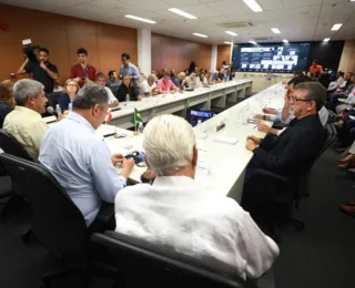Jerônimo reúne prefeitos e ministros para tratar de combate à dengue