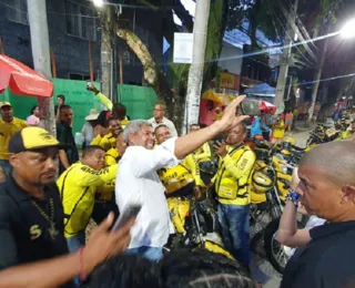 Jeronimo saúda mototaxistas antes de chegar ao Campo Grande