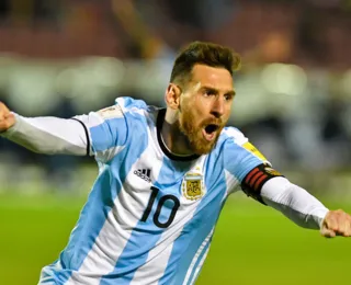 Lote com camisas de Messi na Copa de 2022 é arrematado por R$ 38 mi