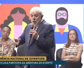 Lula pede jovens politizados e diálogo com quem pensa diferente