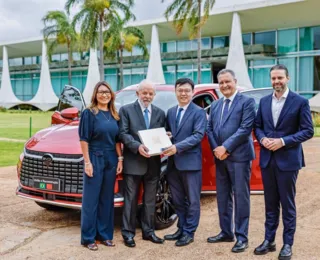 Lula recebe carro da BYD para uso oficial da Presidência