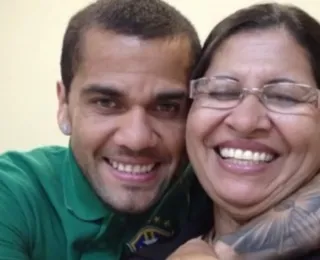 Mãe de Daniel Alves revela identidade de mulher que acusa jogador