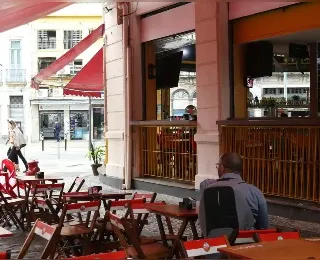 Mais da metade dos bares e restaurantes opera sem lucro em novembro