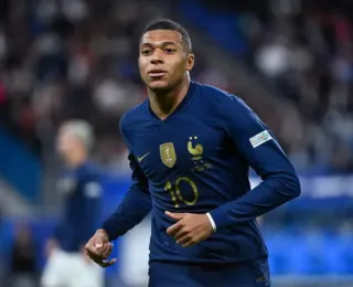 Mbappé comunica ao PSG intenção de deixar o clube