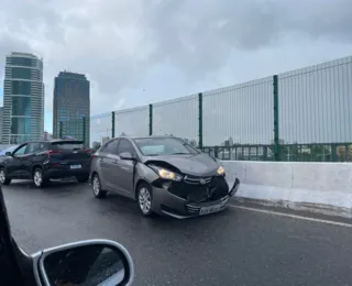 Motorista bate carro em viaduto de Salvador; 2 acidentes em dois dias
