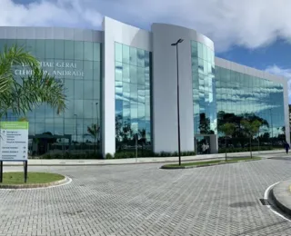 Motorista de carro fica feriado após acidente com caminhão na BA-120