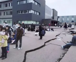 Mulher de 90 anos é encontrada viva sob os escombros após terremoto