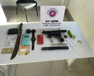 PM apreende submetralhadora, drogas e peixeira em São José do Jacuípe