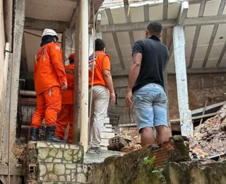 Parte de imóvel afunda no Dique do Tororó