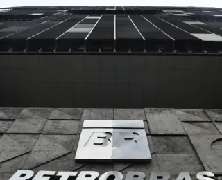 Petrobras assina venda de participação em dois campos em Santos