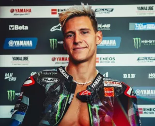 Piloto da Yamaha sofre ataques homofóbicos após postar foto com amigo