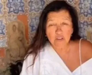 Regina Casé vai à igreja após ficar 2 dias sem enxergar
