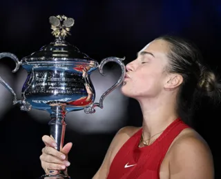 Sem sustos, Sabalenka vence Zheng e é bicampeã do Australian Open