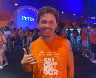 Silvero Pereira diz que prefere curtir folia na pipoca