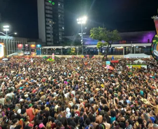 Sob o som de "Lucro", BaianaSystem faz multidão agitar o Campo Grande