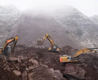 Sobe para 44 total de mortos em deslizamento de terra na China