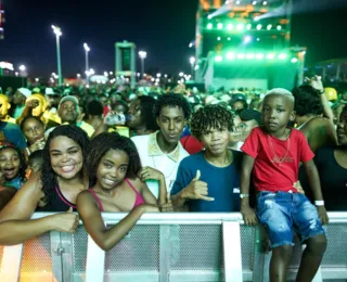 Soteropolitanos e turistas se juntam para curtir 2° dia de festa