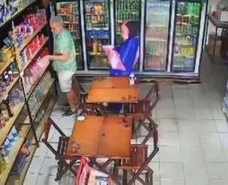 Suspeito fantasiado mata homem em loja de conveniência em Olinda