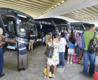 Terminais e rodoviária de Salvador registram movimento intenso