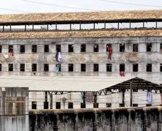 Tortura e restrição de água e comida são comuns em presídios