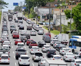 Trânsito será bloqueado por duas noites na Av. Paralela; entenda