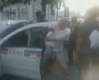 Turistas dos EUA são flagrados em briga com taxista em Salvador