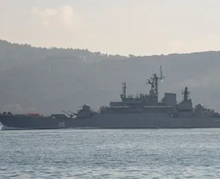 Ucrânia afirma que destruiu navio de guerra russo na Crimeia