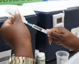 Vacinação contra dengue tem horário estendido nesta quarta