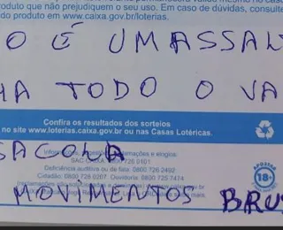 Veja o momento em que homem assalta lotérica usando bilhete de aposta