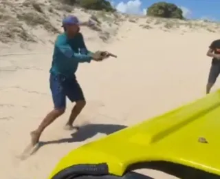 Vídeo: Homens armados tentam assaltar turistas de buggy em dunas no CE