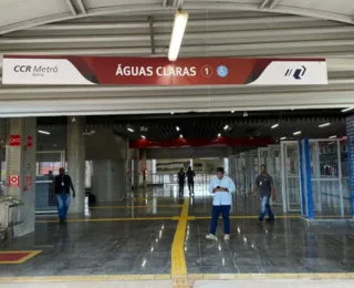 Vídeo: Torcedores do Bahia invadem estações de metrô antes de jogo