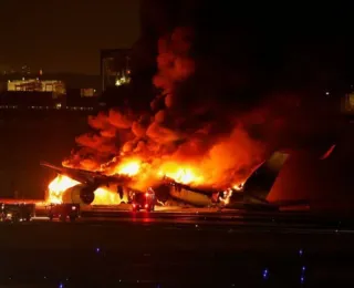 Vídeo: avião pega fogo em aeroporto e 367 passageiros são evacuados