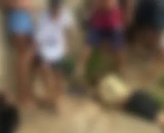 Vídeo mostra homem desesperado ao flagrar execução de jovem em praia