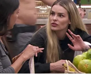 Yasmin Brunet faz questão de biscoito de colega e vira meme