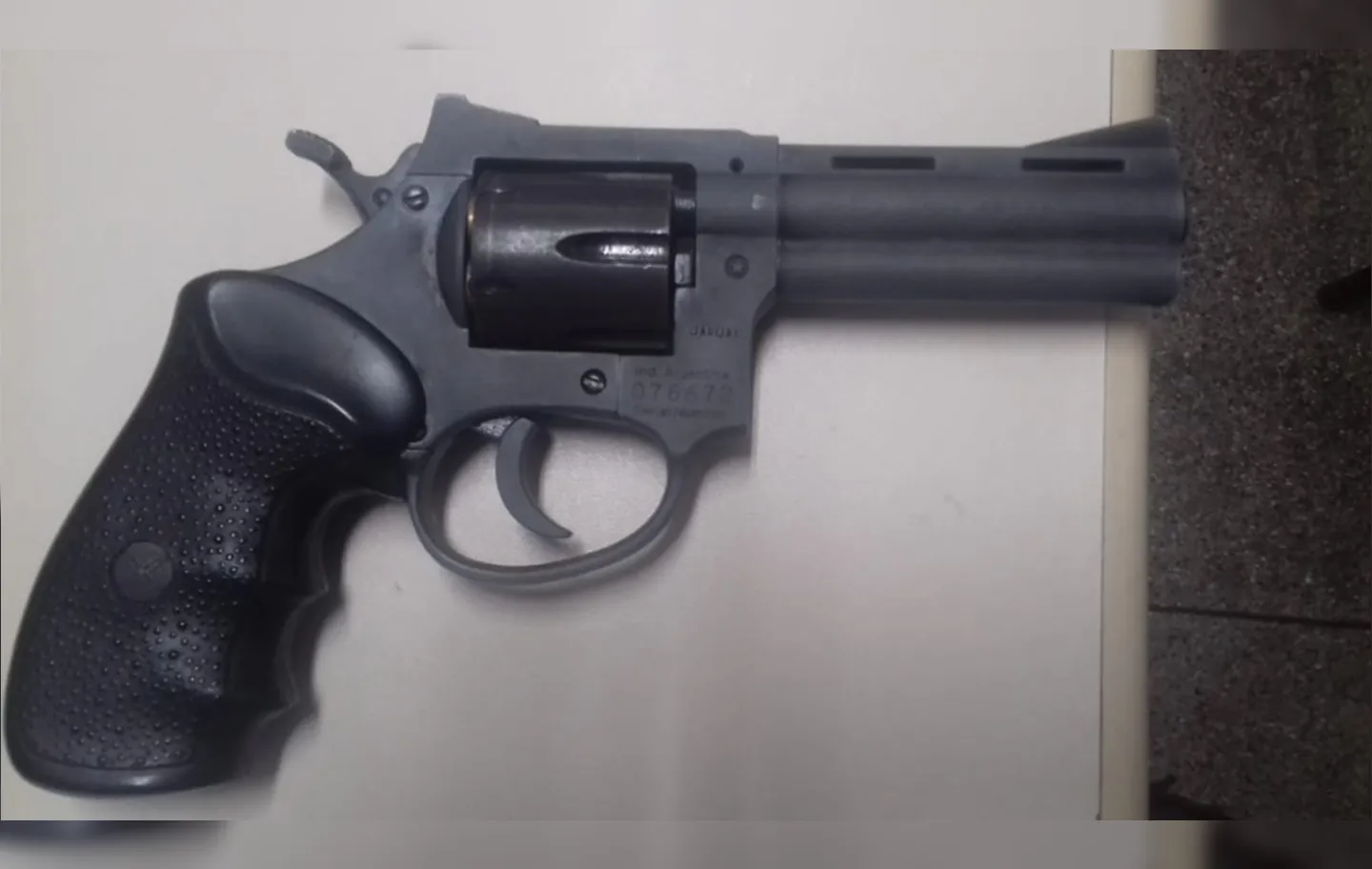 Revólver calibre 38 fabricado na argentina foi apreendido