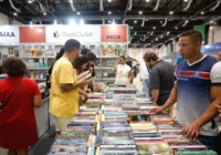 Abertura da Bienal do Livro reúne baianos amantes de literatura