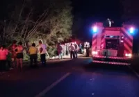 Acidente de micro-ônibus deixa três mortos e 16 feridos