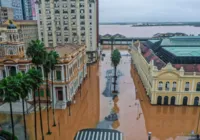 Aeroporto de Porto Alegre suspende voos por tempo indeterminado