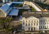 Antônio Vieira é criticado após escolha de livro de Djamila para aulas