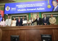 Câmara de Salvador concede Medalha Thomé de Souza a Vivaldo Amaral
