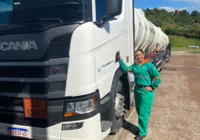 Caminhoneira prova que mulher no volante, é segurança constante