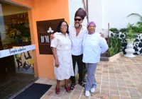 Com artistas, mãe de Carlinhos Brown inaugura restaurante no Candeal