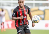 Com cinco jogos sem marcar, seca de Alerrandro não incomoda Léo Condé