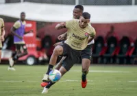 Com media day, elenco do Vitória treina de olho no Palmeiras