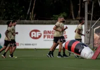 Com retorno importante, Vitória treina de olho no Vasco