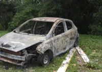 Corpo carbonizado é encontrado em porta-malas de carro na Bahia