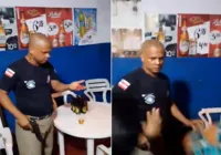 Corregedoria vai apurar conduta de PM flagrado agredindo mulher em bar