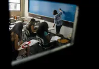 Criança é flagrada com arma de fogo em escola de Feira de Santana