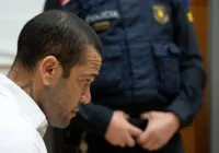 Daniel Alves consegue valor da fiança e será solto na Espanha